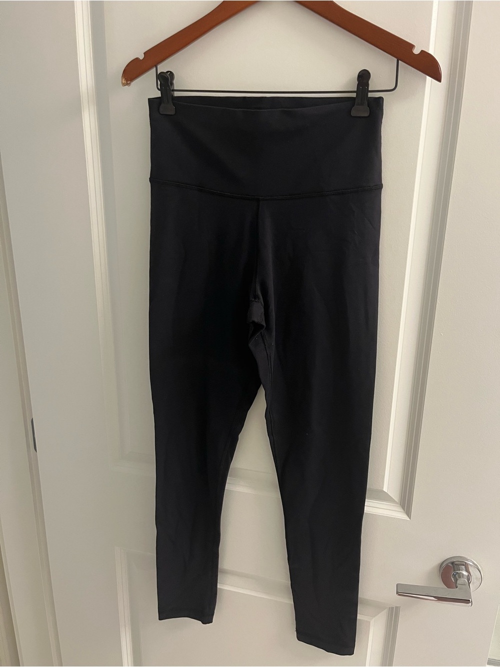Aritzia TnAction High-Rise Black Leggings – Size M – Internal Drawstring